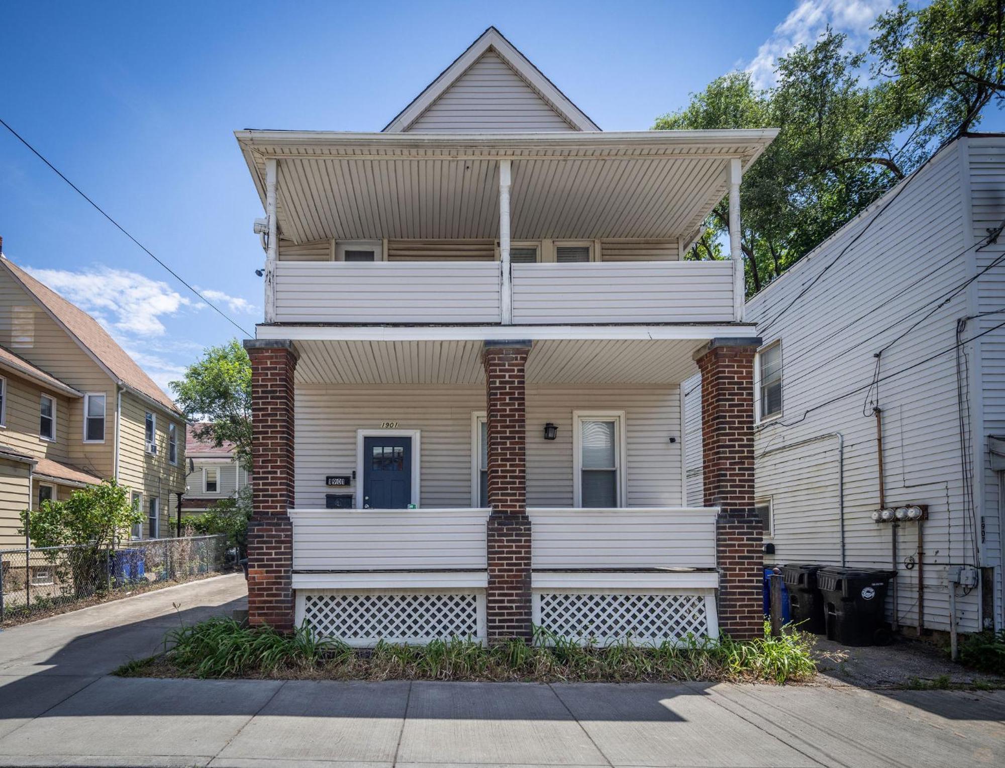 Mid-Century Modern Retreat In Little Italy Apartment Cleveland Exterior photo