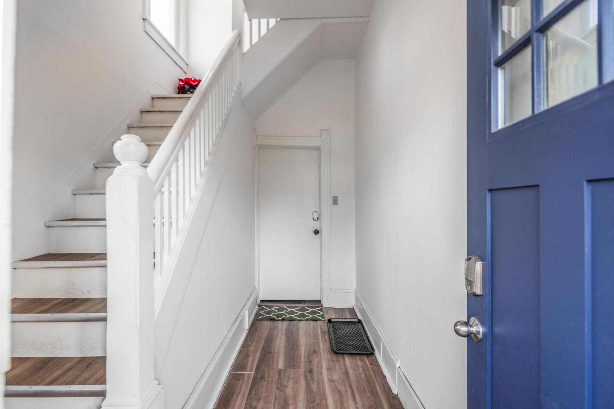Mid-Century Modern Retreat In Little Italy Apartment Cleveland Exterior photo