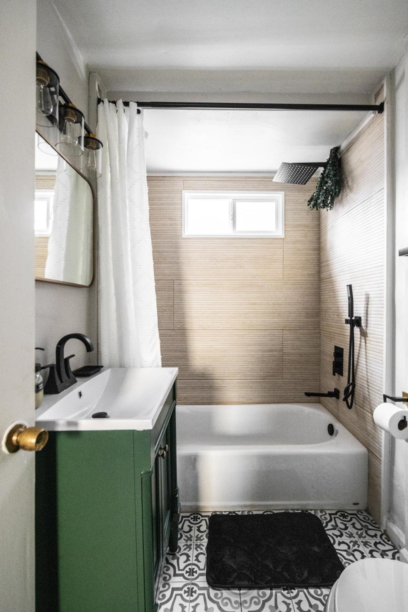 Mid-Century Modern Retreat In Little Italy Apartment Cleveland Exterior photo