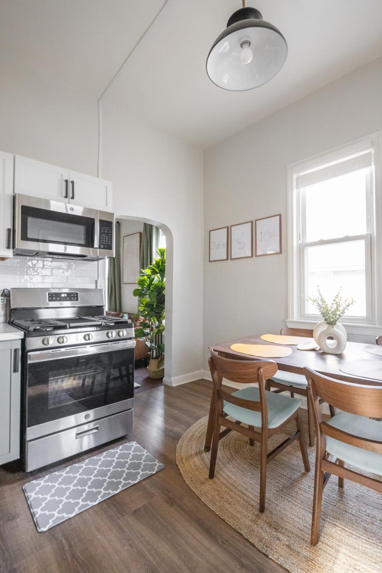 Mid-Century Modern Retreat In Little Italy Apartment Cleveland Exterior photo