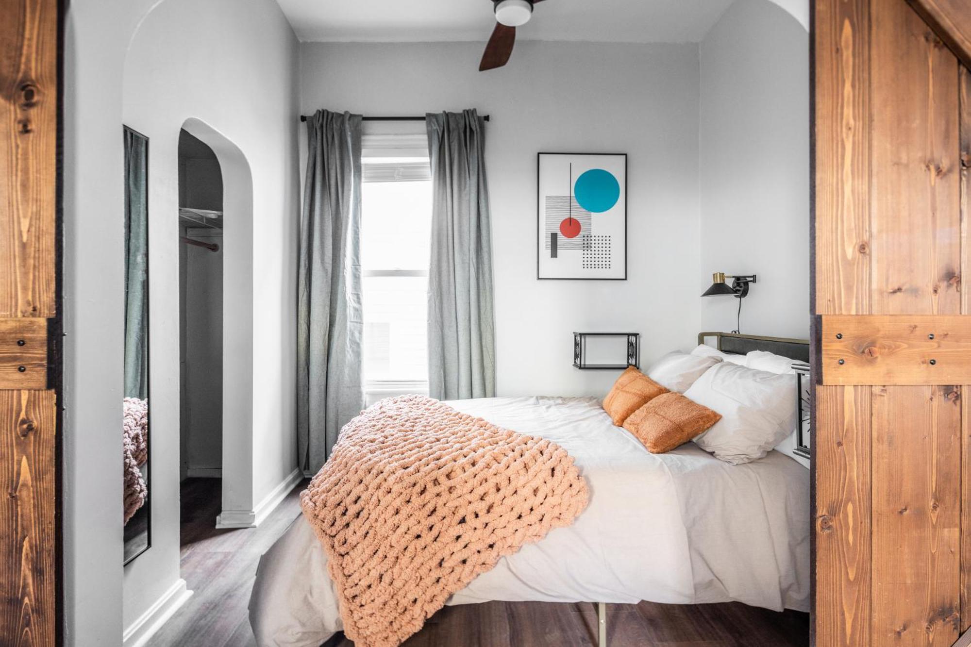 Mid-Century Modern Retreat In Little Italy Apartment Cleveland Exterior photo