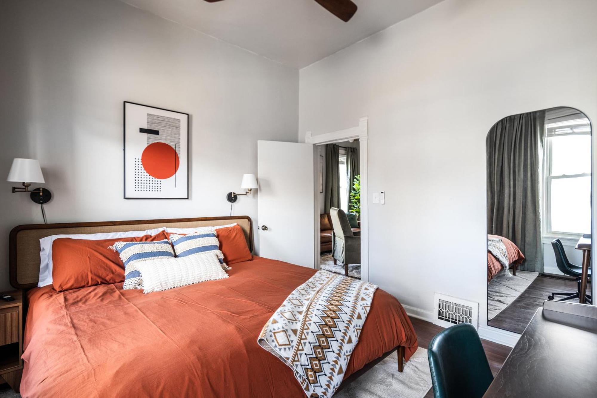 Mid-Century Modern Retreat In Little Italy Apartment Cleveland Exterior photo