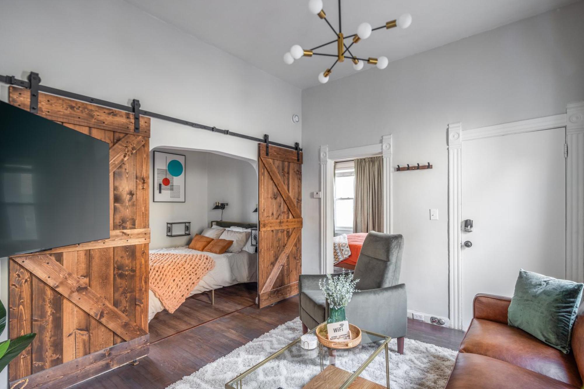 Mid-Century Modern Retreat In Little Italy Apartment Cleveland Exterior photo