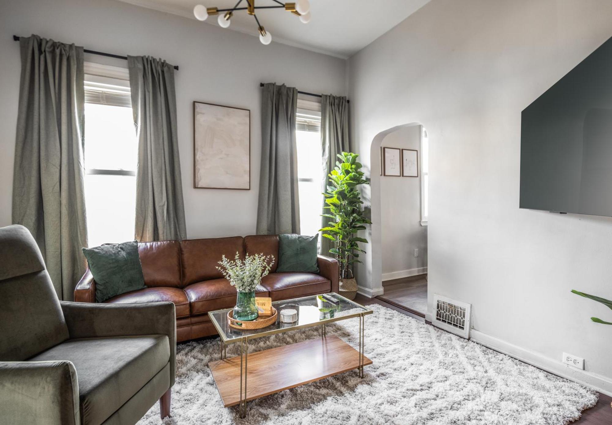 Mid-Century Modern Retreat In Little Italy Apartment Cleveland Exterior photo